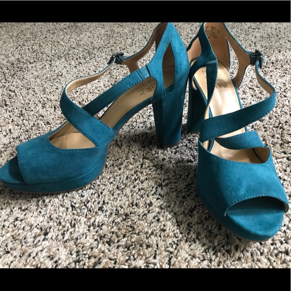 Naturalizer Green Suede Heel Sandals